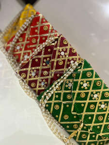 Bolsos de mano de diseño para mujer con bordado indio hecho a mano y trabajo de espejo, bolsos de regalo, recuerdos de boda, recuerdos de inauguración de casa, recuerdos de fiesta - Product Image 3