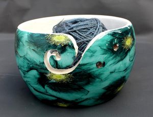 Porte-bol en bois unique de 7x4 pouces fait à la main Design attrayant de support de boule pour le tricot et le stockage de fil - Product Image 5