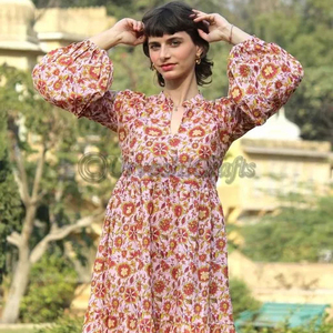 Vestidos sexy de verano personalizados, Vestido largo de mujer europea y americana, Vestido de playa con tirantes y cuello en V estampado informal para mujer - Product Image 1