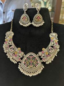 Ensemble de collier en laiton indien oxydé pour femmes bijoux élégants légers pour tenues décontractées tenue de bureau occasions spéciales - Product Image 3