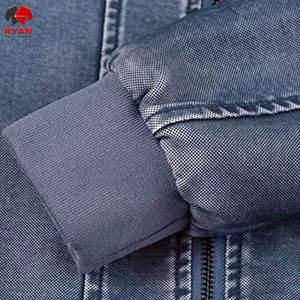 Veste en jean premium pour homme avec logo personnalisé, coupe classique, couture durable, streetwear décontracté pour toutes les saisons - Product Image 4