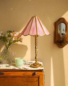 Lámpara de Mesa de Metal con Acabado Premium para Decoración de Dormitorio de Lujo, Añade un Toque de Iluminación Elegante al Espacio - Product Image 6