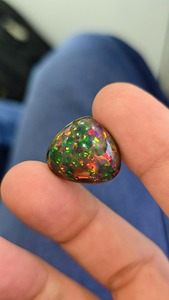 Opale noire éthiopienne naturelle, taille ovale, 10,35 carats, pierre précieuse en vrac avec jeu de couleurs pour la fabrication de bijoux - Product Image 2