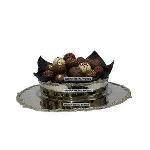 Bol de service décoratif en métal argenté Indian Metal World, bord orné, centre de table, bonbonnière, article cadeau de luxe pour mariage - Product Image 1
