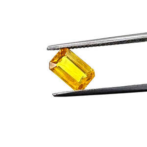 Zafiro Amarillo Natural de Nigeria de 2.02 ct, Sin Tratar, Corte Esmeralda, Corte Brillante, Ovalado, Color Peridoto, Material de Alejandrita y Aguamarina - Product Image 2