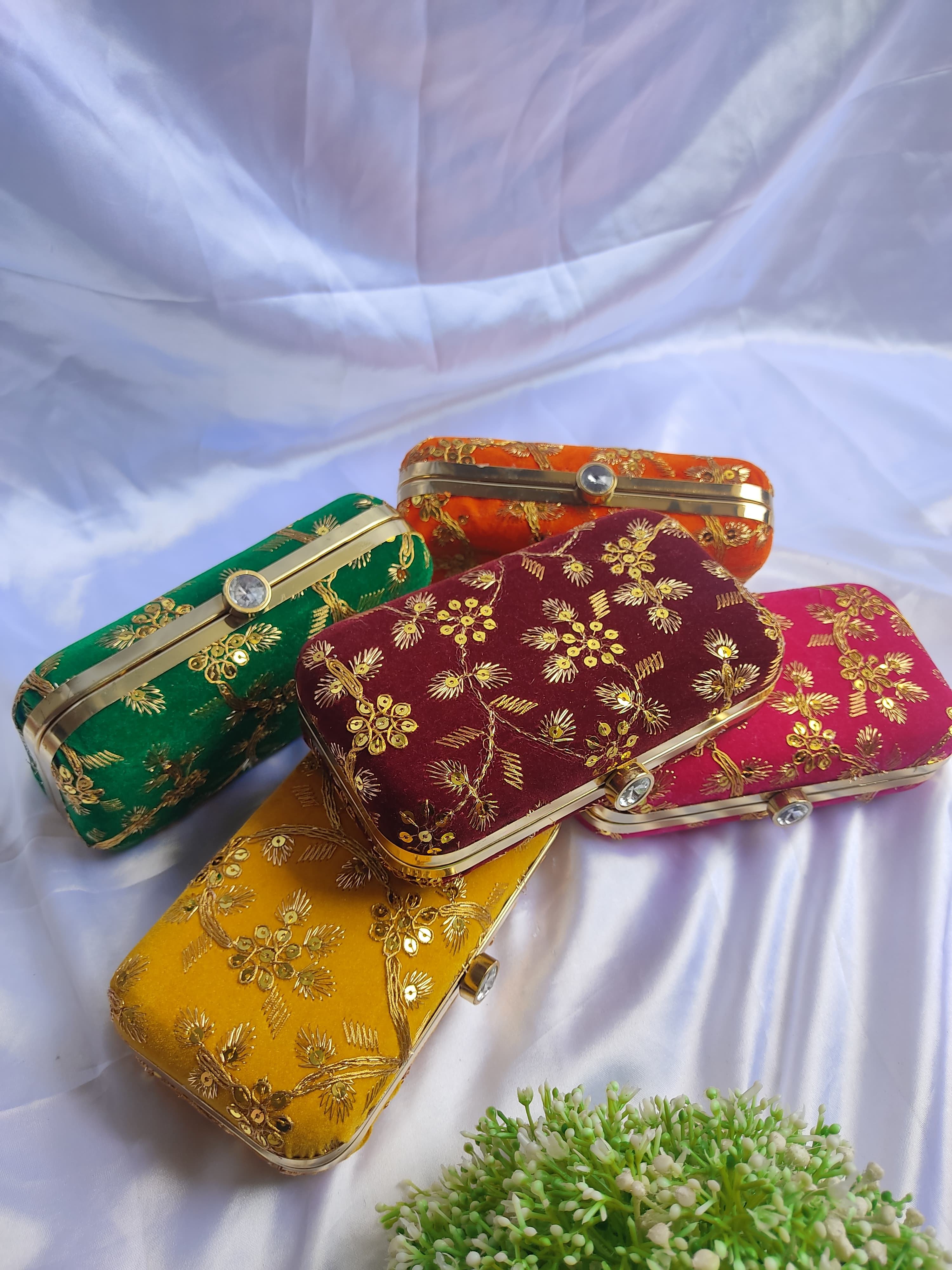 สีแดงเลือดหมู