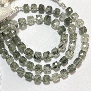 Perles de pierres précieuses en forme de boîte à facettes vertes de 7-8MM pierre carrée calibrée pour la fabrication de bijoux - Product Image 1