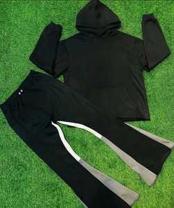 Conjunto Deportivo Unisex de Alta Calidad Personalizable con Logotipo y Diseño Único - Product Image 1