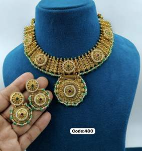 Collier de temple traditionnel à motif d'éléphant avec perles et boucles d'oreilles assorties pour les mariées disponibles pour les tenues de fête indiennes - Product Image 6