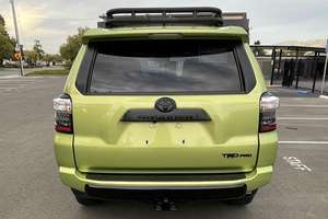 Toyota 4Runner TRD Pro 2022, SUV Automática con Techo Solar, Faros Delanteros, Cámara Trasera de 360°, Asientos Eléctricos - Product Image 4