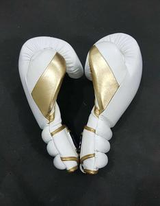 ถุงมือชกมวยสีขาวทำจากหนังแท้และแผ่นรองโฟกัสหนัง PU และอุปกรณ์ต่อยยิมสำหรับ MMA แบบสั่งทำ - Product Image 5