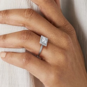 Bague de fiançailles et de promesse en or blanc massif 14 carats sur mesure de 7mm, taille princesse, diamant cultivé en laboratoire, délicate pour les occasions cadeaux - Product Image 4