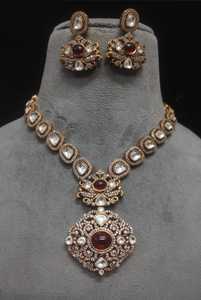 Ensemble de collier Polki de créateur avec boucles d'oreilles Bijoux de mariée en laiton plaqué or mat pour mariage et fêtes de fiançailles - Product Image 2