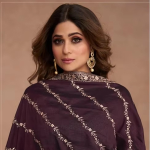 Shalwar Kameez de seda pesada de primera calidad con un impresionante trabajo de hilo múltiple | Totalmente cosido con interior | Dupatta incluido - Product Image 1