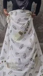 ผ้าซารองสำหรับผู้ใหญ่ ECOPRINT แบบ unisex ผลิตจากเส้นใยไม้ไผ่ด้วยเทคนิค Hapazone สำหรับชาวมุสลิม ผลิตในอินโดนีเซีย - Product Image 4