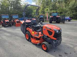 Cortacésped industrial de 2 tiempos G261 con motor de 127 CC: Eficiente y fiable para un corte preciso y descarga trasera. - Product Image 5