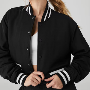 Chaqueta universitaria de gran tamaño con botones recortados personalizados para mujer, ropa de calle informal personalizada, chaquetas universitarias recortadas de Invierno para mujer - Product Image 3