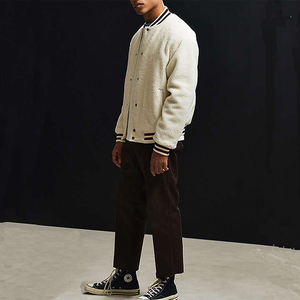 Veste universitaire pour homme de qualité supérieure |   Corps en daim doux avec manches en cuir PU |   Veste universitaire classique - Product Image 3