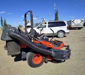 Tondeuses à gazon à 3 sacs d'herbe assez utilisées à vendre - Product Image 1