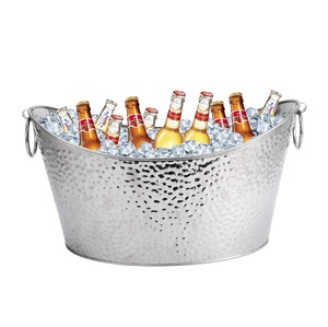 Grand seau à glace en métal argenté avec poignée utilisé pour la décoration de la maison et du bar de la pièce maîtresse de table, du vin et de la bière - Product Image 1