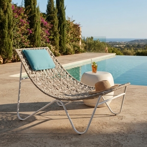 Chaise de jardin d'extérieur grise avec structure en métal blanc, chaise papillon en corde tressée, coussin de tête bleu sarcelle, pour aménagement de patio, design artistique et décoratif - Product Image 5