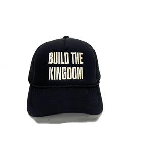 Casquette de baseball vintage noire en mousse style camionneur, personnalisable avec typographie, en maille, avec fermeture snapback à corde, pour la mode urbaine - Product Image 1