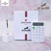 Stylo à bille fin 0,7 mm promotionnel Pierre Cardin White Stallion, ensemble de stylos à bille premium et calculatrice à grand écran 12 chiffres