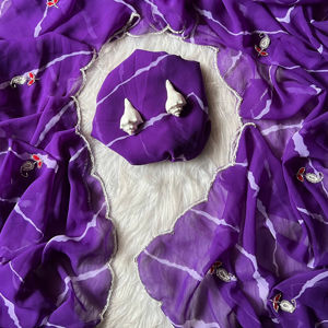 Georgette douce légère avec leheriya bandhej cool impression coupe travail manuel bordure parfaite pour toutes les occasions - Product Image 1