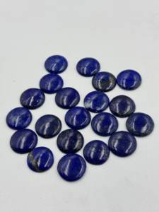 Precios de fábrica en lapislázuli azul natural Piedra preciosa suelta Corte de cabujón en forma redonda disponible para la venta - Product Image 2