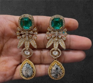 Pendientes elegantes de moissanita de primera calidad, aspecto hermoso, perfecto para bodas y ropa tradicional para mujeres - Product Image 4