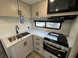 Nueva Caravana Jayco Jay F-e-a-t-h-e-r 25RB 2026 en Venta para Camping y Viajes - Product Image 2