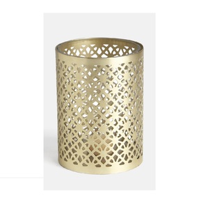 Portavelas de pilar de huracán de Metal dorado de lujo hecho a mano moderno, precio de venta alto, pilar de soporte de huracán Cnadle - Product Image 3