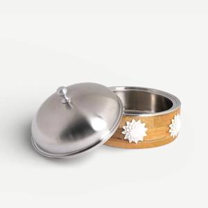 Casserole en bois avec accents floraux, couvercle en dôme argenté, intérieur en acier inoxydable, isolée, antiadhésive, chauffe-plats pour table de qualité supérieure - Product Image 2