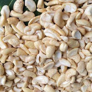 เม็ดมะม่วงหิมพานต์เม็ดมะม่วงหิมพานต์แบบเม็ดมะม่วงหิมพานต์แบบดิบจากโรงงานเวียดนาม Ww320เม็ดมะม่วงหิมพานต์จัมโบ้ความต้องการของลูกค้า OEM - Product Image 1