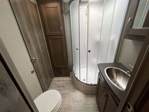 Autocaravana Keystone Sprinter Campfire 29FK modelo 2019, en buen estado, lista para la venta. - Product Image 4