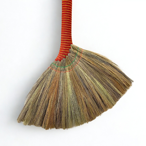 Balai d'herbe douce naturelle de haute qualité avec outil de nettoyage et de balayage à manche en bois directement du Vietnam - Product Image 1