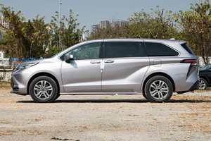 Toyota Sienna MPV Híbrido Enchufable Usado 2023, Auto Usado con Caja de Cambios Automática, Asientos de Cuero, Cámara Trasera Oscura - Product Image 2