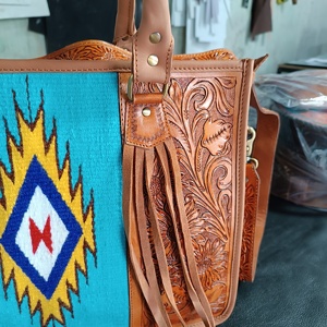 Venta caliente estilo de lujo vaquera occidental sillín manta bolsa de mano herramientas de mano para niñas bolsa de flecos listo para stock - Product Image 6