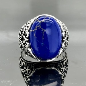 Bague de fiançailles vintage pour homme en argent sterling avec pierre précieuse ovale en lapis-lazuli, sertie dans un cadre, marque Mehrajudin Gems - Product Image 2