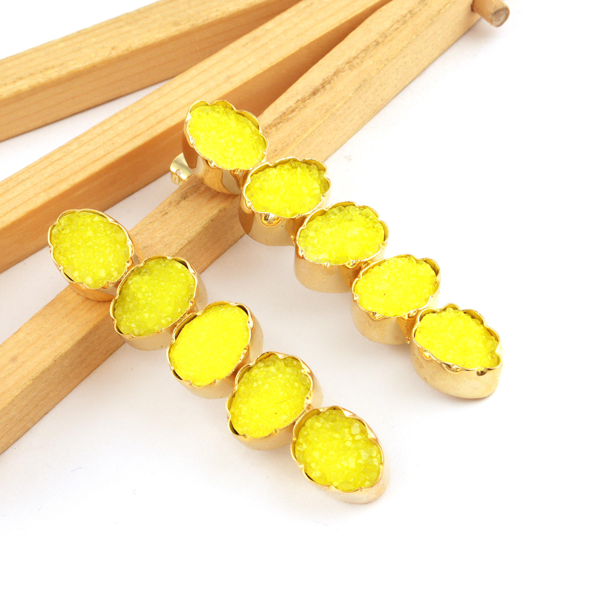 สีเหลือง