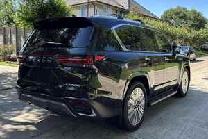 Usado 2023 L e x u s LX 600 lujo Twin-Turbo V6, 4WD, suspensión activa de control de altura - Product Image 3