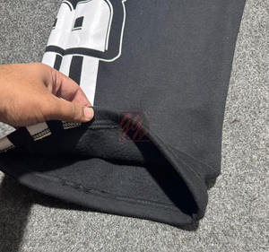 Pantalon de survêtement noir de style baggy pour homme avec bandes de logo sérigraphiées en tissu épais épais 350 GSM de qualité supérieure. - Product Image 2