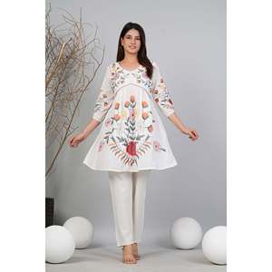 Conjunto de Dos Piezas Casual para Mujer, Bordado en Algodón, Talla XS/XS, Top de Manga Tres Cuartos con Pantalones, Diseño Elegante - Product Image 2