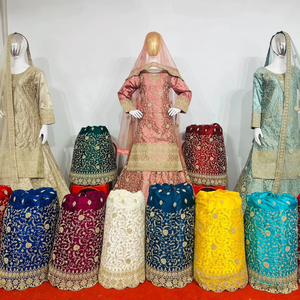 Ensemble Lehenga de mariée complet et lourd avec haut long, travail en pierre de Jarkan, 15 couleurs et 4 modèles de mariage d'hiver. - Product Image 1