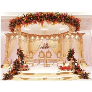 Mandap en bois sculpté en forme de paon à Londres, mandap en bois traditionnel pour mariage indien, décoration de mandap rond en bois pour mariage hindou au Royaume-Uni - Product Image 1