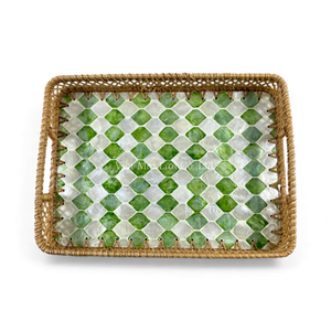 Bandeja Artesanal de Nácar con Borde de Ratán para Servir Comida, Exhibición en Mesa y Decoración del Hogar, de Vietnam - Product Image 3