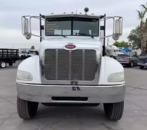 Camión de plataforma plana de 24 pies, de doble eje, Peterbilt 348, usado, de servicio pesado, año 2014 - Transmisión automática Allison de 6 velocidades. Entrega a nivel mundial. - Product Image 2