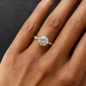 Bague de fiançailles unisexe AMBER JEWELS en or massif 18 carats plaqué rhodium, pierre naturelle géométrique, sertissage classique à griffes, certifiée IGI - Product Image 1