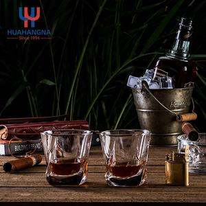 Logotipo personalizado <span class=keywords><strong>Whisky</strong></span> magnético <span class=keywords><strong>Dos</strong></span> pequeños vasos retorcidos Set Caja de regalo Embalaje con inserto de espuma de piedra de hielo - Product Image 4