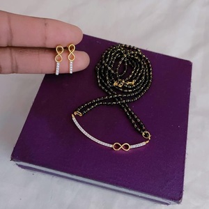 Conjunto de Mangalsutra chapado en oro de doble capa de moda con colgante de CZ y pendientes a juego para boda y uso diario para mujer - Product Image 1
